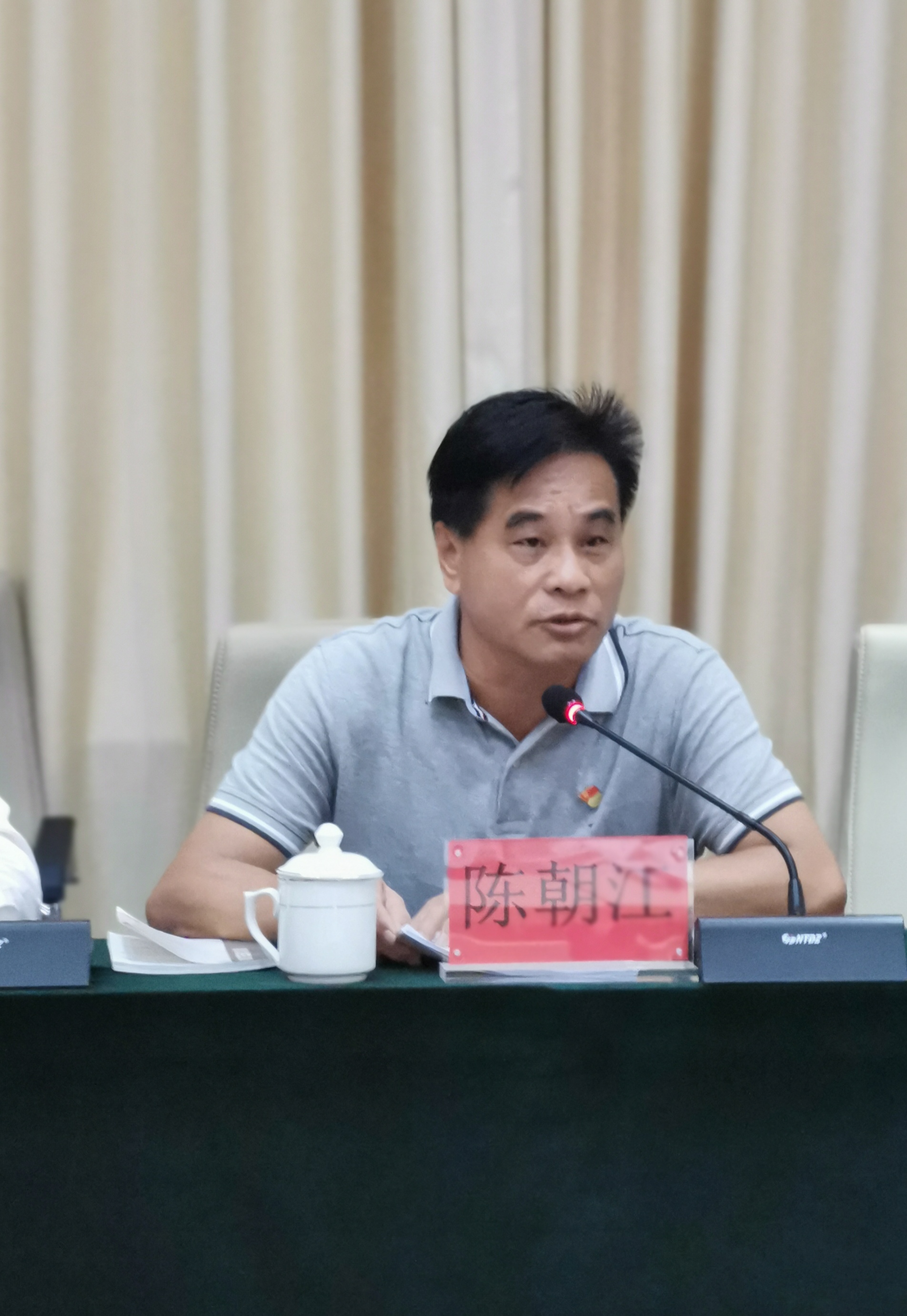 图2 市国资委党委专职副书记陈朝江同志图3 市委组织部盛文同志图4 三亚城